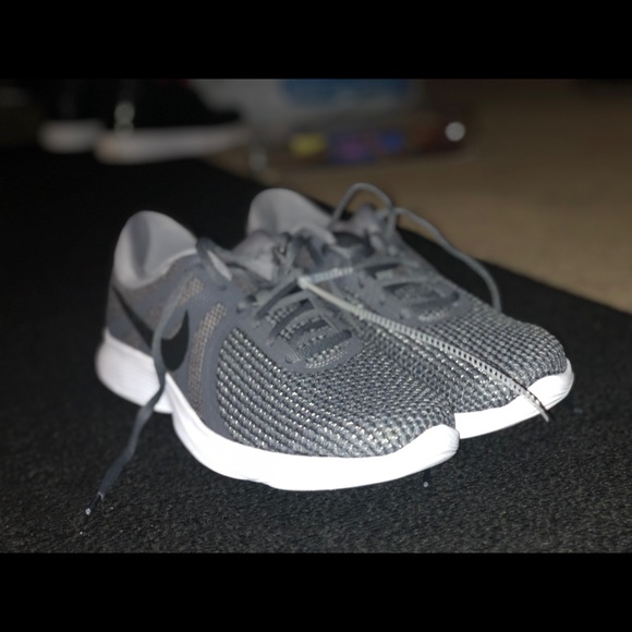 ‼️ SOLD ‼️ Men’s Nike revolution 4 - Picture 1 of 3